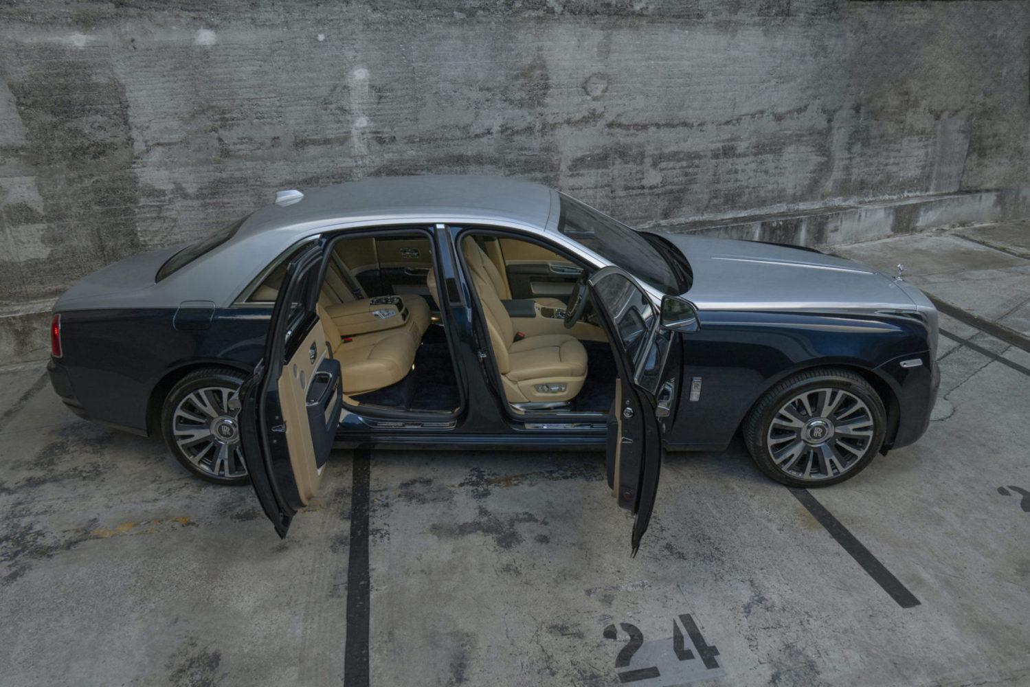 Rolls-Royce-Motors-Ghost